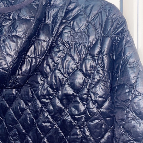 The Northface Thermoball Parka - Picture 7 of 8